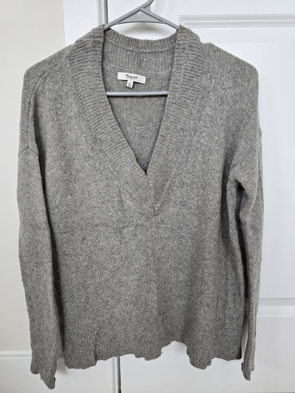Madewell Light Gray V-Neck Knit Sweater